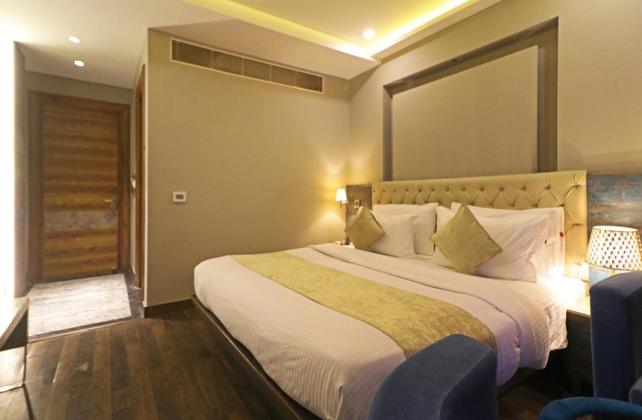 The Ivy Grand Hotel In City Centre With Free Secured Parking Nuova Delhi Esterno foto