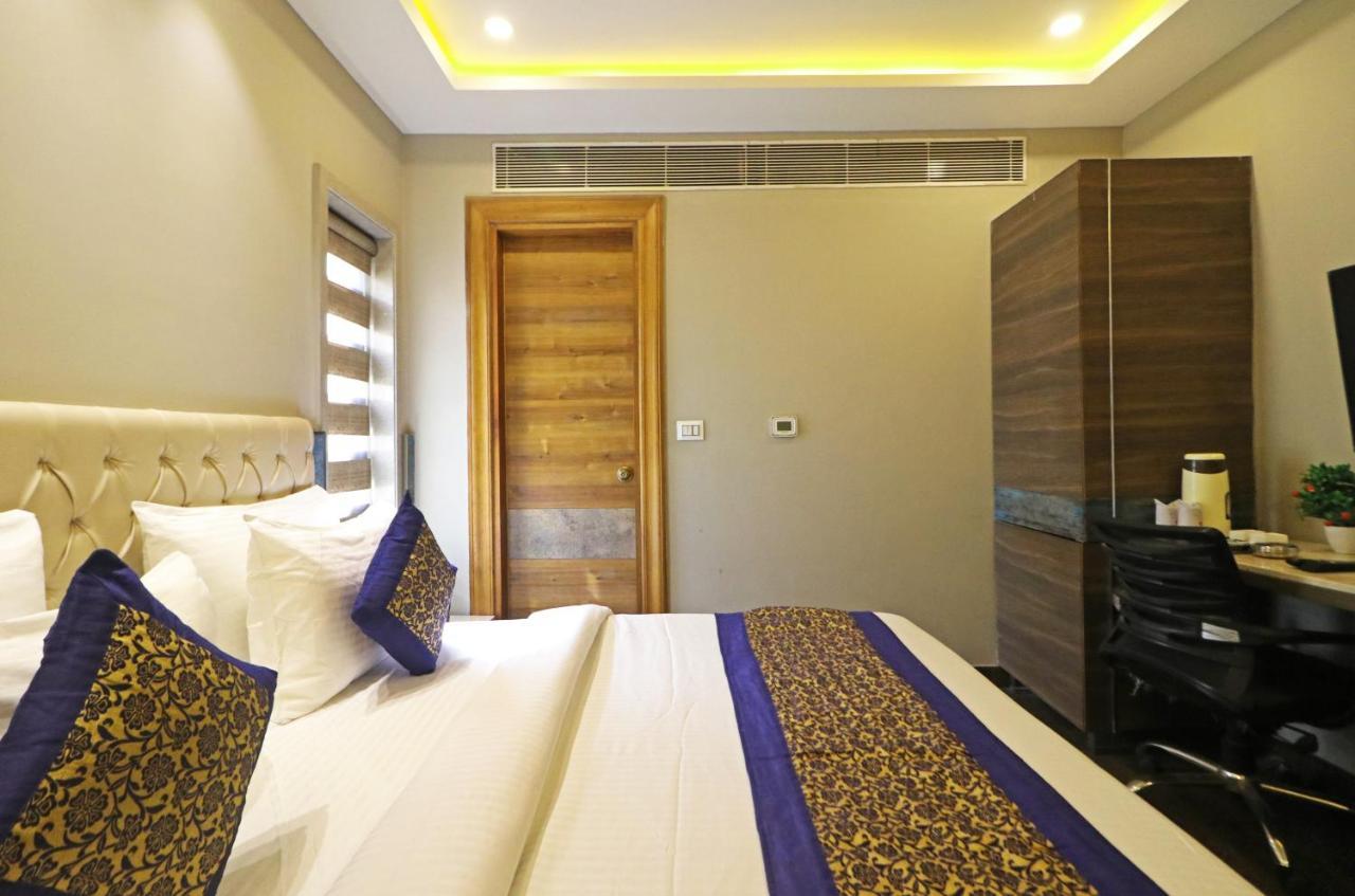 The Ivy Grand Hotel In City Centre With Free Secured Parking Nuova Delhi Esterno foto