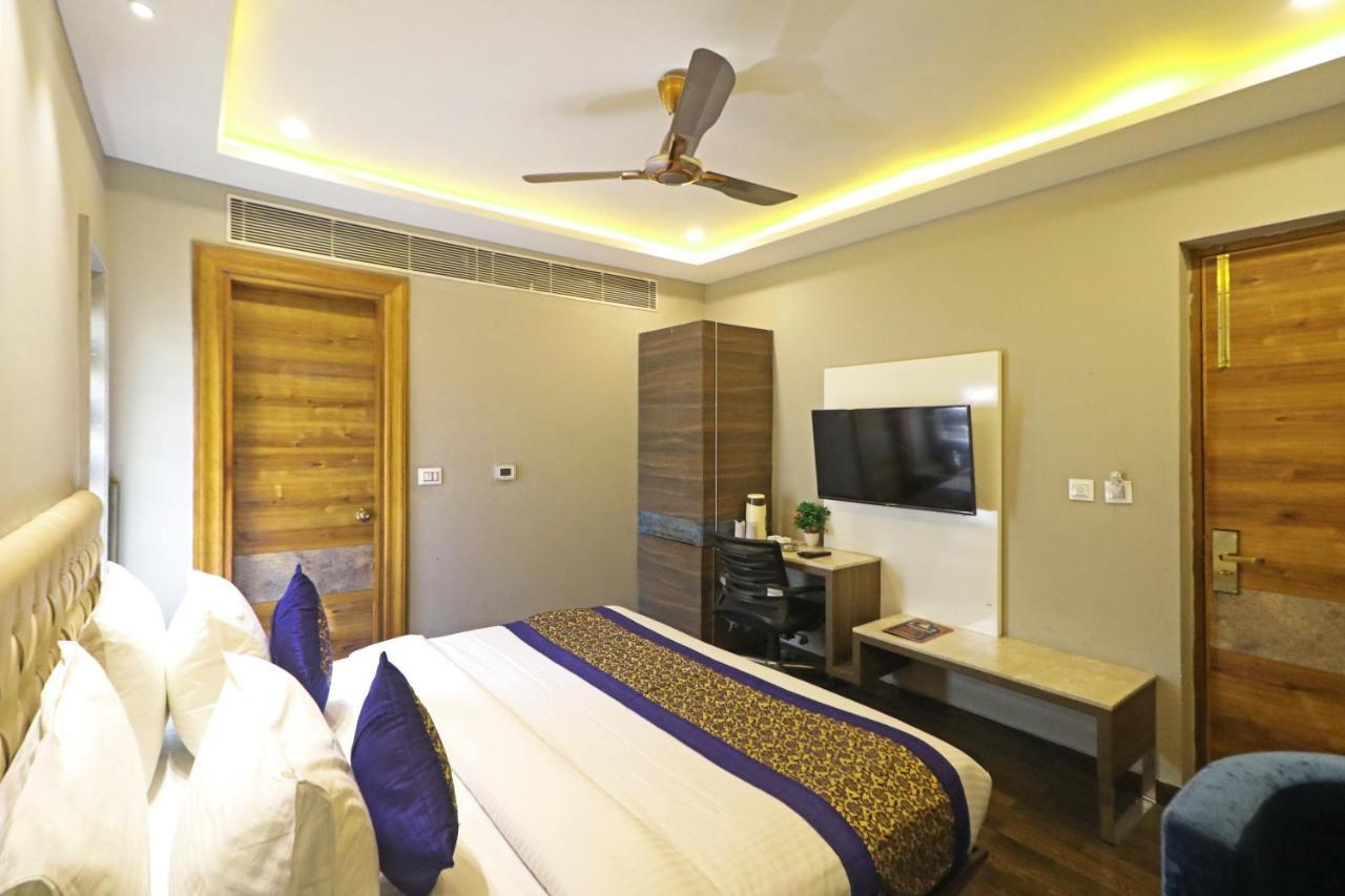 The Ivy Grand Hotel In City Centre With Free Secured Parking Nuova Delhi Esterno foto